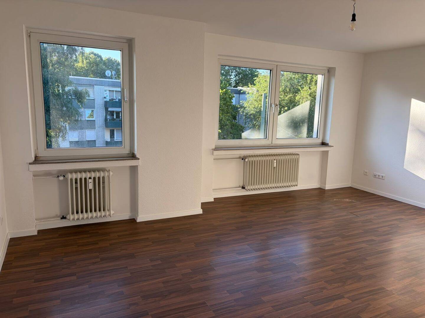2 NKM frei bei Anmietung! Renovierte 2 Zimmer Wohnung mit Balkon in Duisburg zu vermieten!, 47138 Duisburg (Mittelmeiderich Neumühl Obermeiderich Ruhrort Untermeiderich)