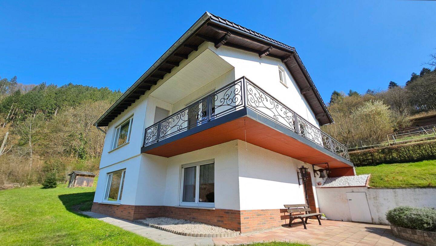 Einfamilienhaus in sonniger Höhenlage von Alf mit großem Grundstück und Garage für die große Familie, 56859 Alf