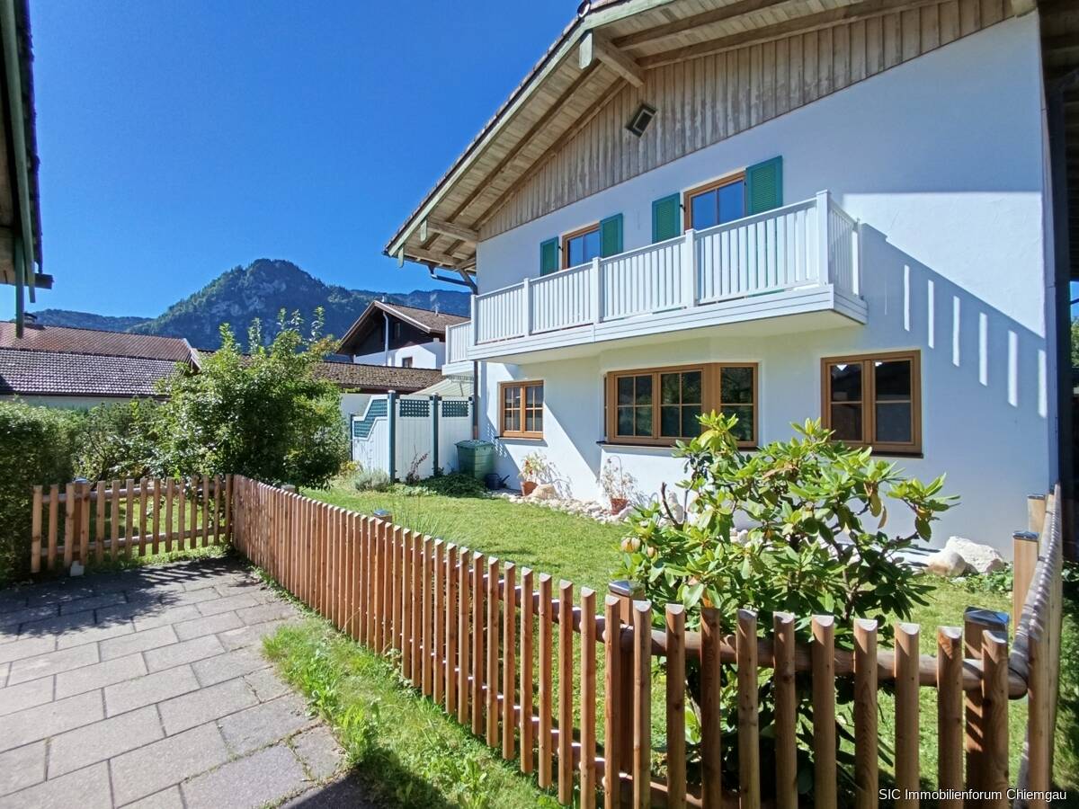 Gepflegte Doppelhaushälfte in ruhiger und sonniger Wohnlage mit Bergblick in Inzell, 83334 Inzell