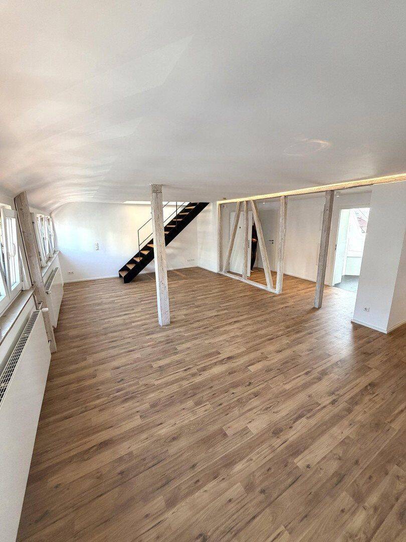 Über den Dächern des Lehenviertels in Suttgart Süd – moderne offene Dachwohnung, 70180 Stuttgart (Mitte Süd)