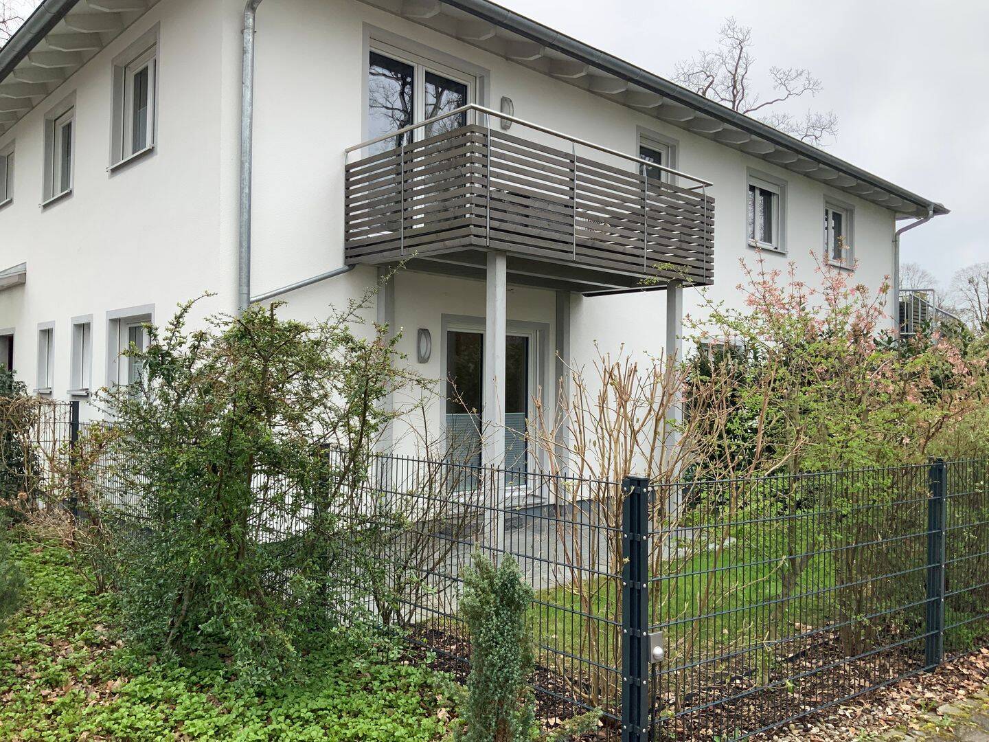 2-Zimmer EG/Souterrain-Wohnung mit EBK, 10 Fußminuten von S-Bahn Lochham entfernt., 82166 Gräfelfing