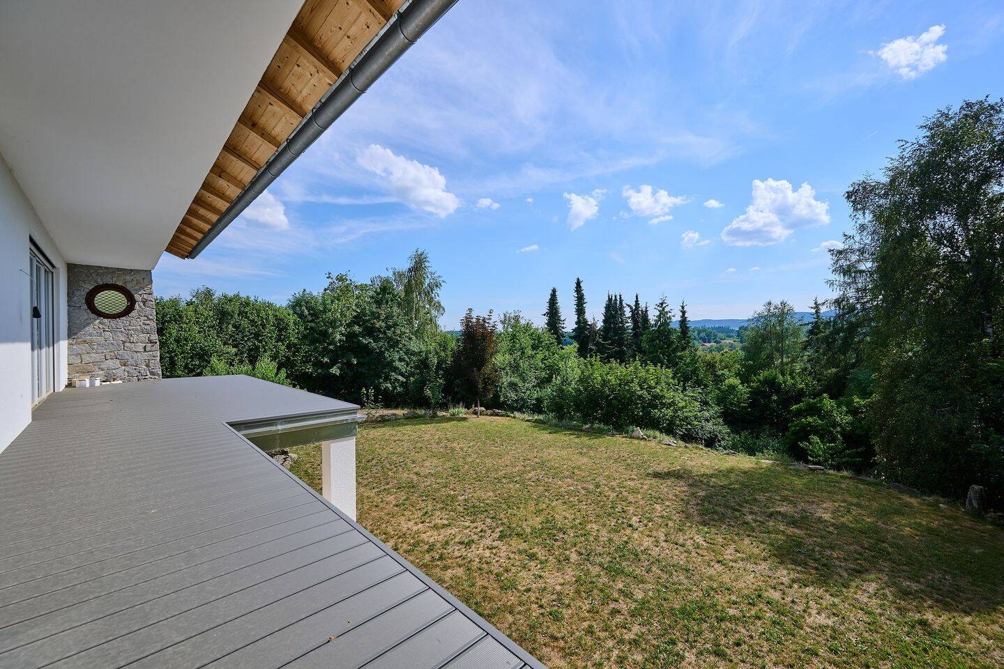 Eigener Wald vor der Tür: Kernsaniertes Einfamilienhaus mit Solarthermie & Traumaussicht ins Grüne, 94359 Loitzendorf