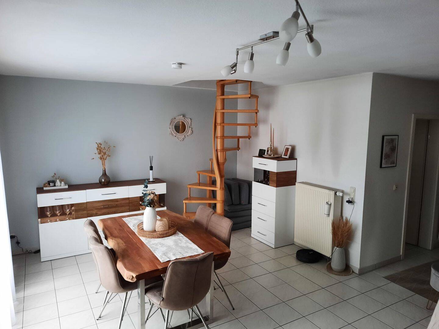 2 ZWG Maisonette 63 qm in Ffm- Harheim mit Loggia und Tiefgarage ab 1.8 zu vermieten, 60437 Frankfurt am Main