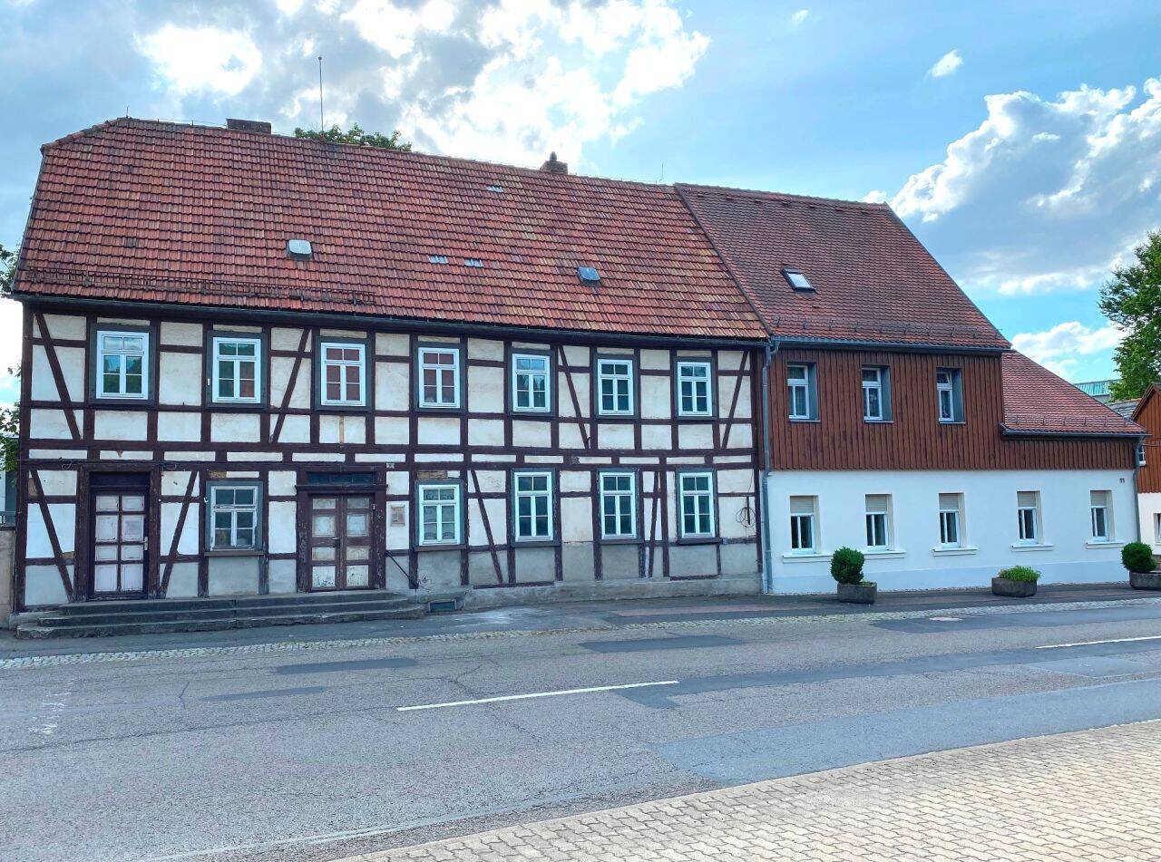 Fachwerkhaus mit 2 Wohnungen und Gewerbe, 9600 Weißenborn/Erzgeb.
