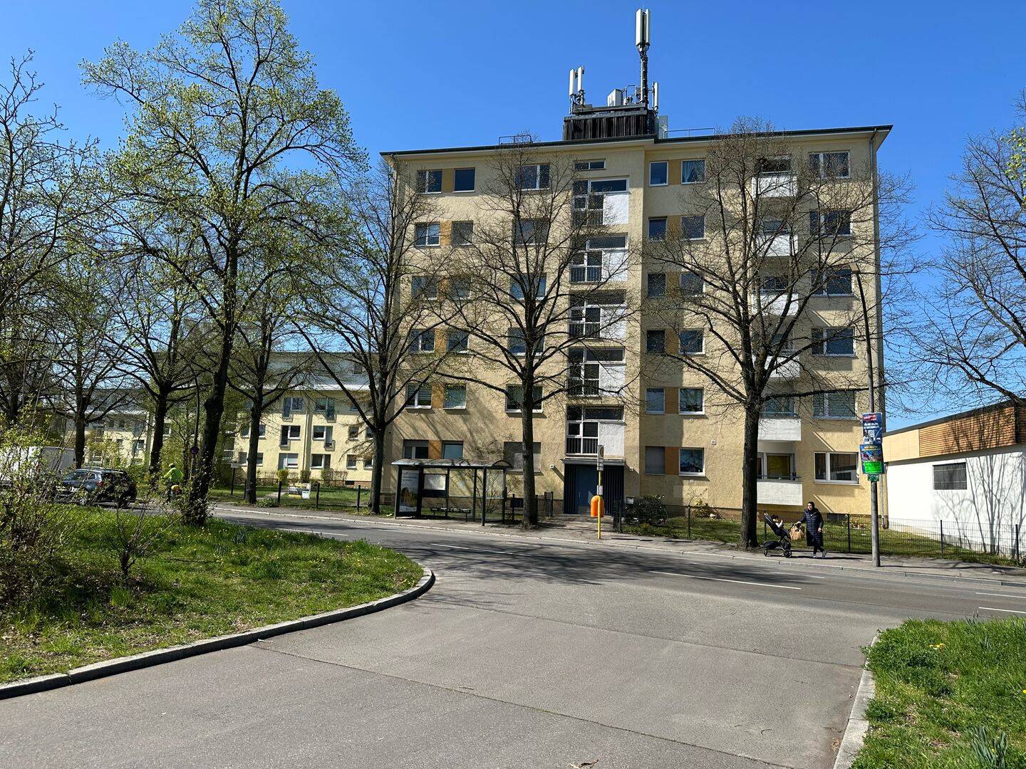 vermietete und teilmodernisierte 3-Zimmer-Dachgeschosswohnung mit Aufzug und guter Anbindung in Berlin-Lichtenrade, 12305 Berlin (Tempelhof-Schöneberg Buckow Lichtenrade)