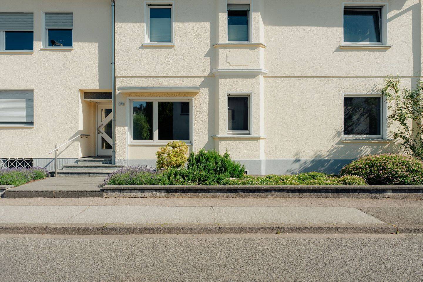 Wohnen mit Perspektive – flexible Eigentumswohnung mit separatem Anbau, 51467 Bergisch Gladbach (Dünnwald)