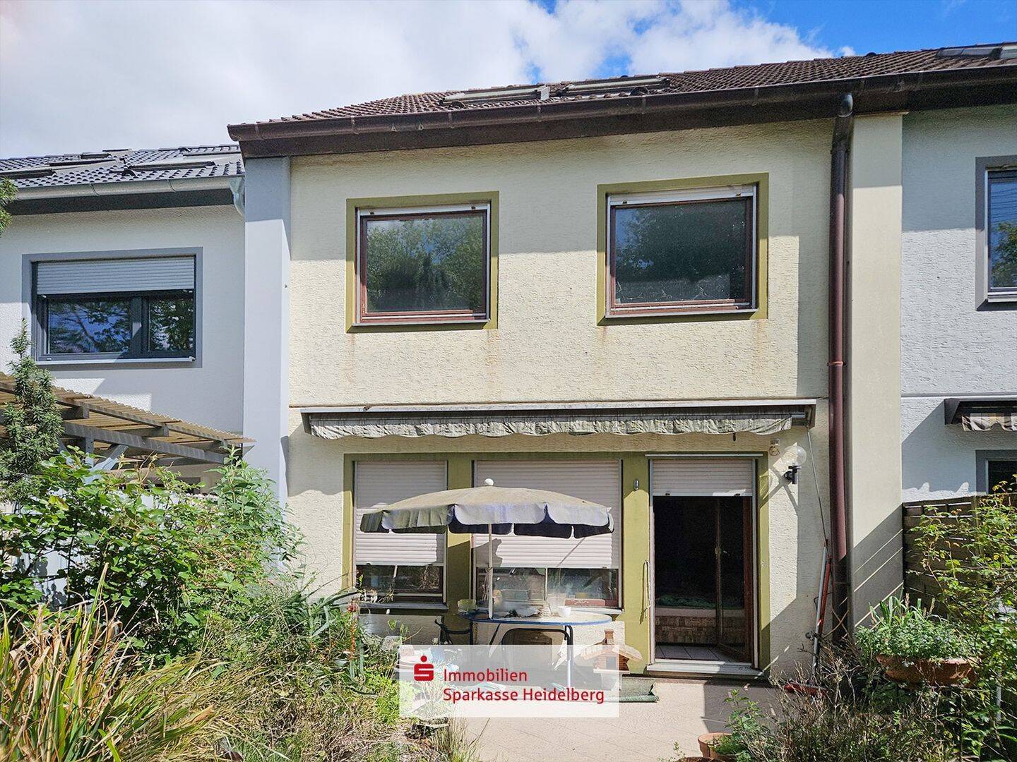 Reihenmittelhaus mit Sanierungspotenzial und 2 Garagen in guter Lage, 69168 Wiesloch