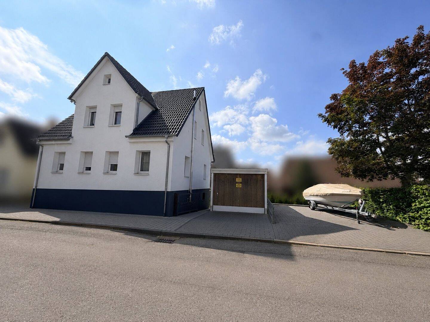 Teilsaniertes Wohnhaus + Garage, Garten, Stellplätze, 73084 Salach
