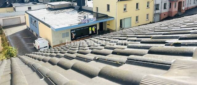 **Vielseitiges Wohn- und Geschäftshaus im Herzen von Konradsreuth**, 95176 Konradsreuth