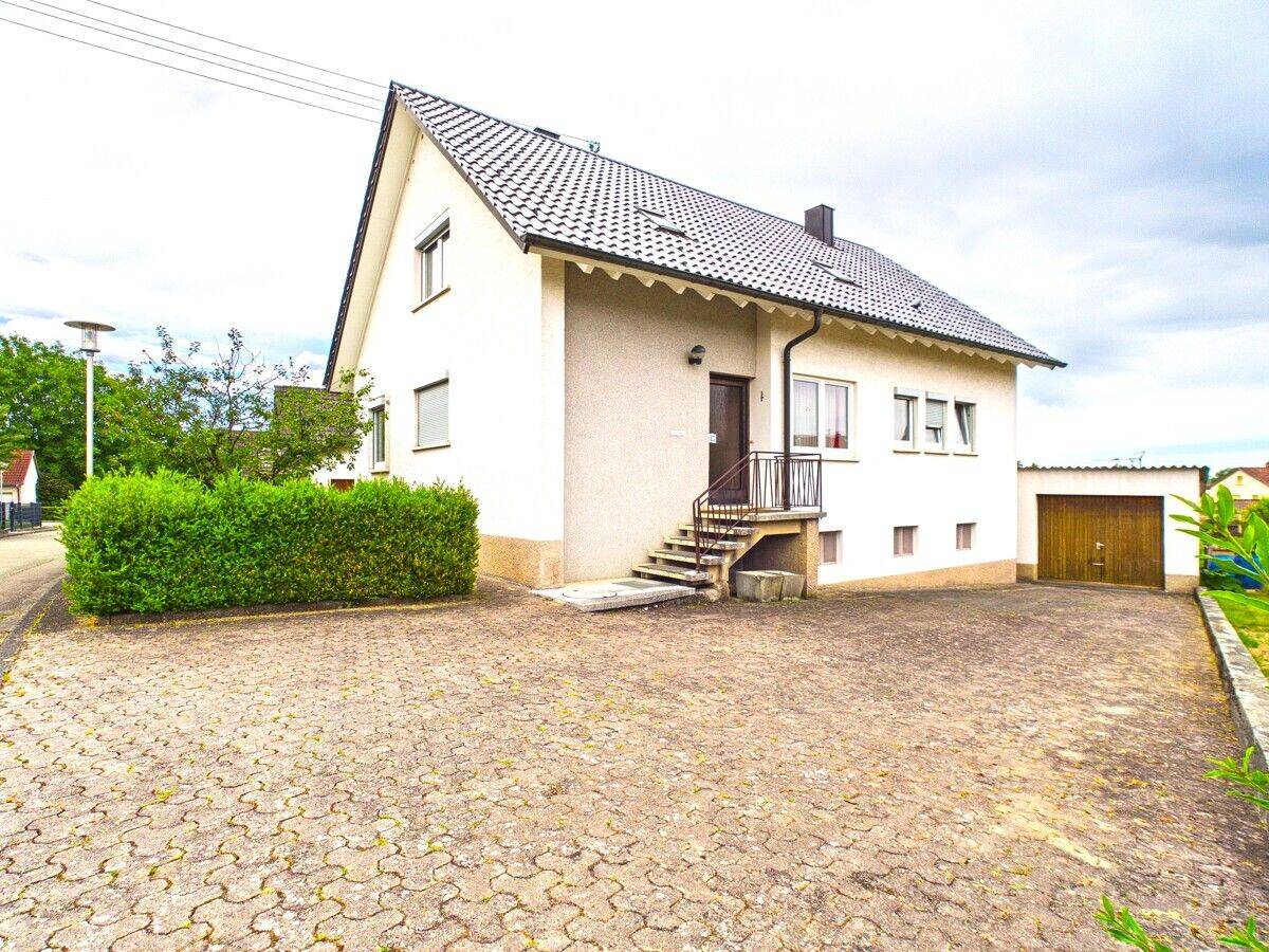 Charmantes Einfamilienhaus mit guter Basis für Ihre Traumimmobilie, 78588 Denkingen