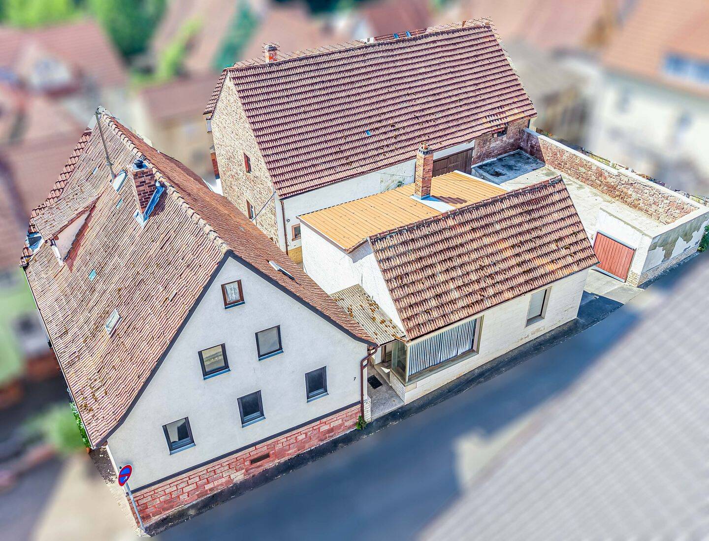 Viel Platz für Ihre Ideen – EFH mit Nebenhaus, Scheune und Ladenlokal in Karlstadt-Gambach z.vk., 97753 Karlstadt