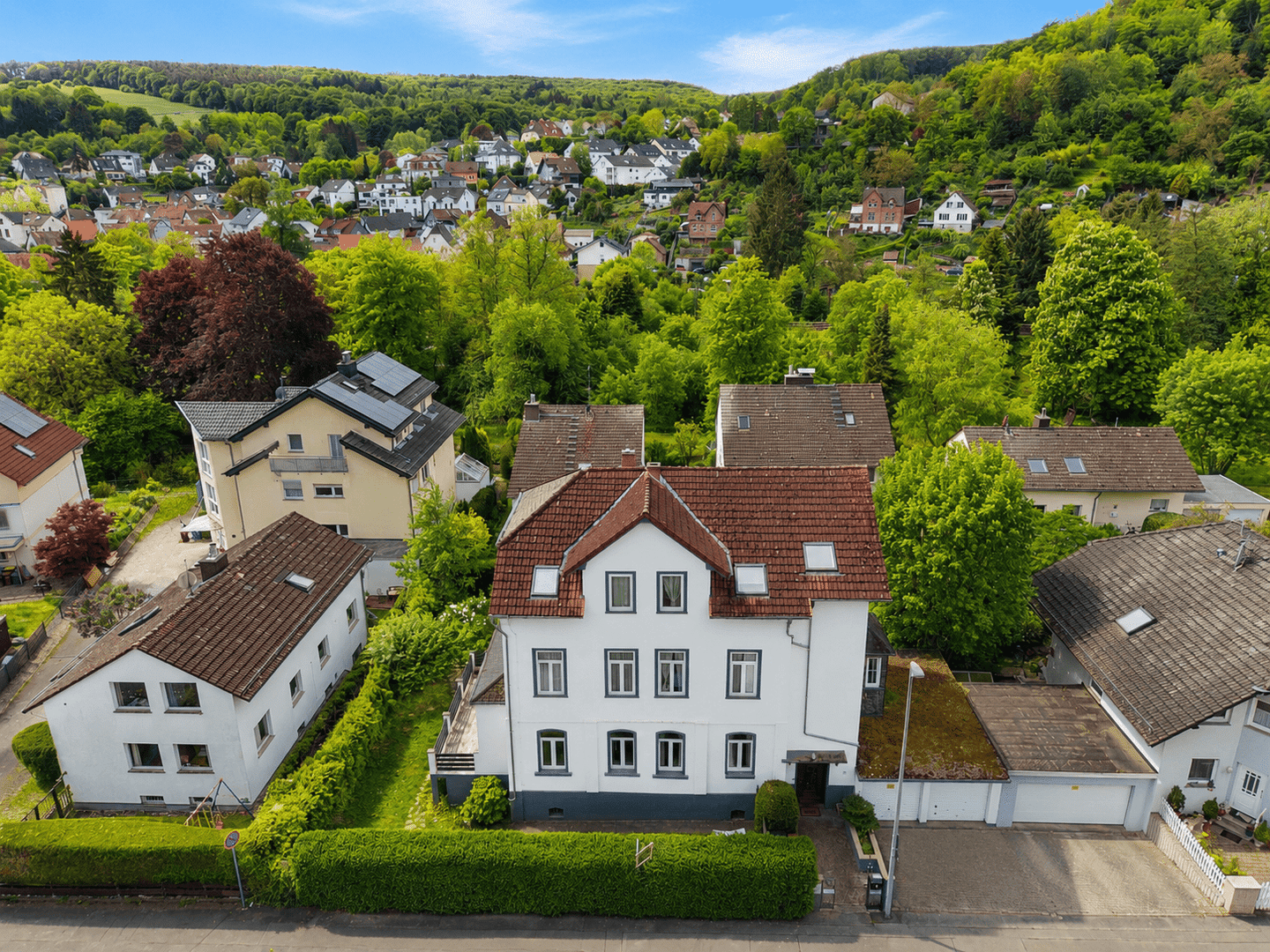 Dreifamilienhaus mit großem Garten: Modernisiertes EG sofort frei, OG + DG vermietet, +Ausbaureserve, 65719 Hofheim am Taunus