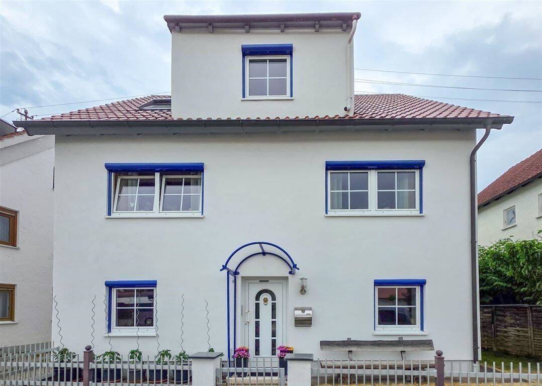 Ruhig gelegenes, sehr schönes Einfamilienhaus mit Balkon und Doppelgarage, 87727 Babenhausen
