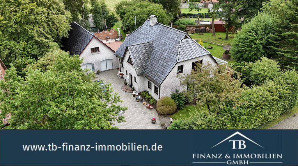 Rechtsupweg: Einfamilienhaus mit Nebengebäude, separatem Baugrundstück und Tierhaltungsmöglichkeit, 26529 Leezdorf