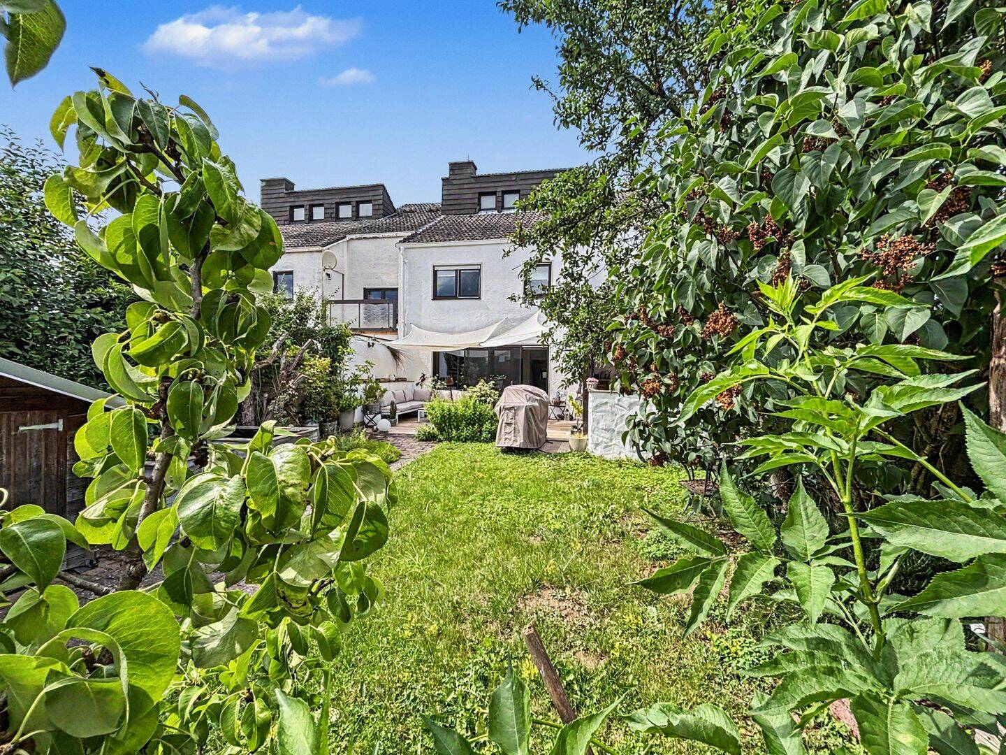 Friedberg – architektonisch reizvolles Reihenhaus mit viel Platz und hoher Wohnqualität, 61169 Friedberg (Hessen)