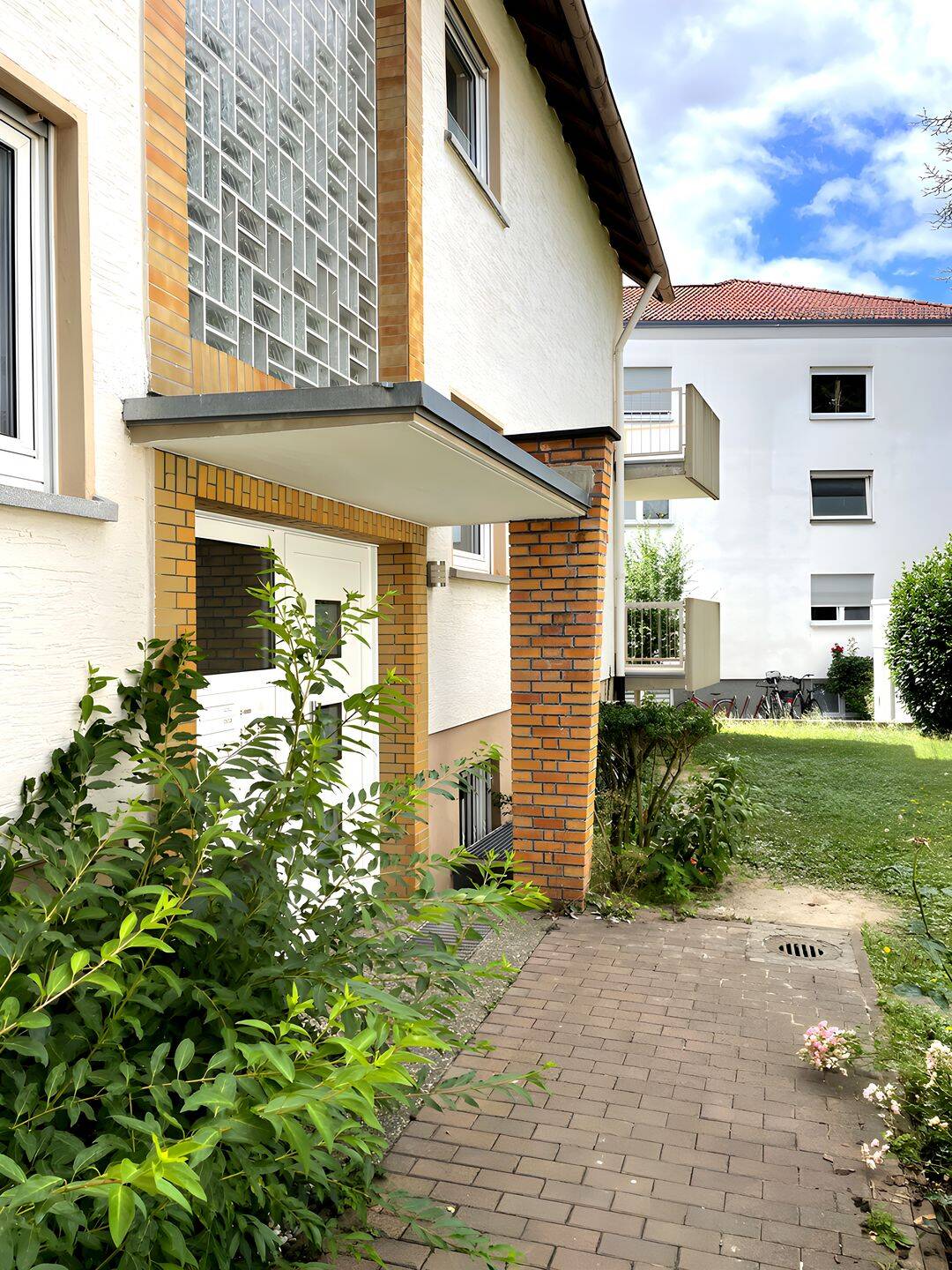 Praktisch geschnittene 2-Zimmerwohnung in Oberursel-Weißkirchen | Balkon | 1. OG, 61440 Oberursel (Taunus)