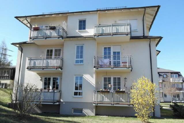 SCHÖNE UND HELLE 1-ZIMMER-WOHNUNG MIT BALKON UND STELLPLATZ SOWIE TOLLEM AUSBLICK ÜBER RADEBEUL, 1445 Radebeul