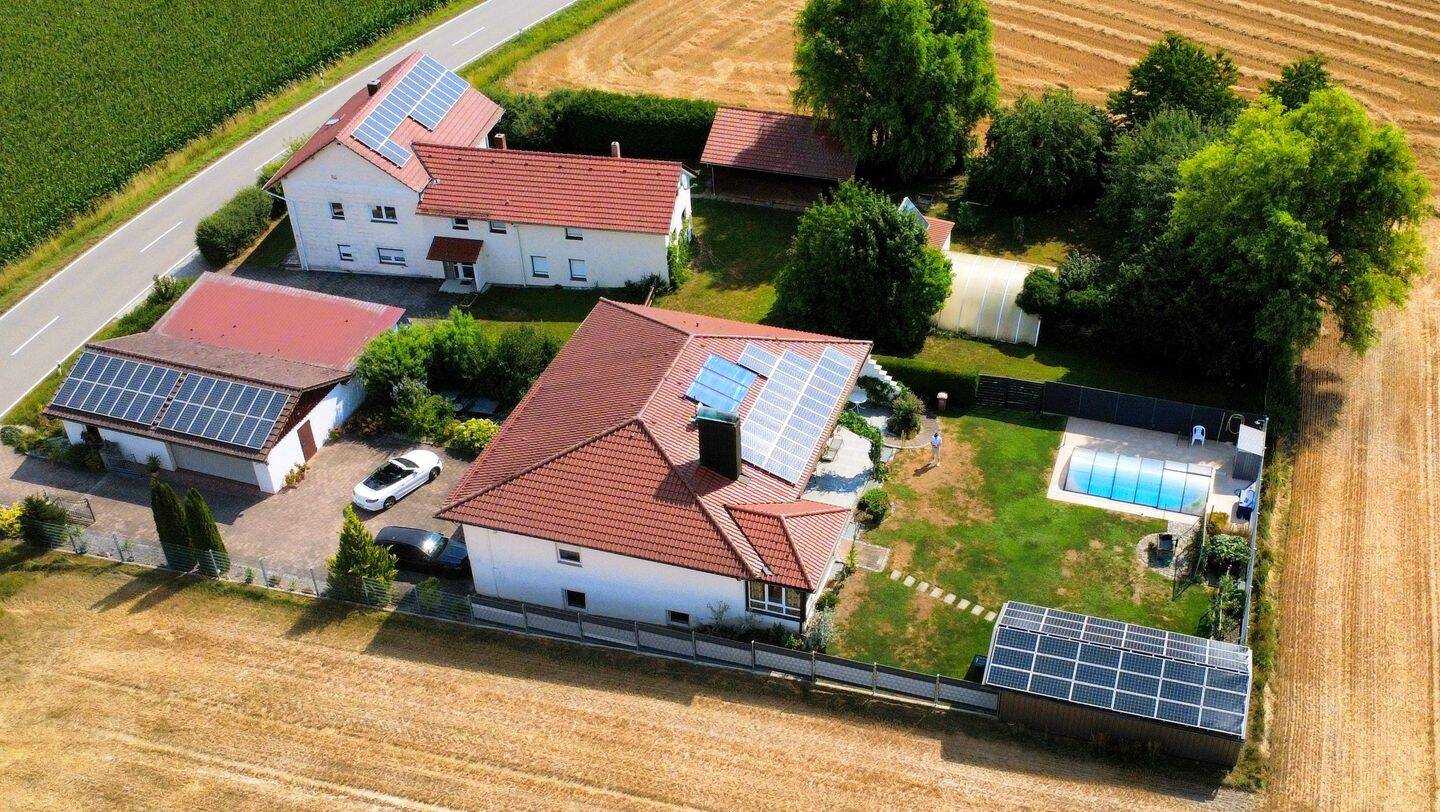 Zweigenerationen Bungalow mit imposanten Garten, Pool, großz. Lauba, 94094 Rotthalmünster