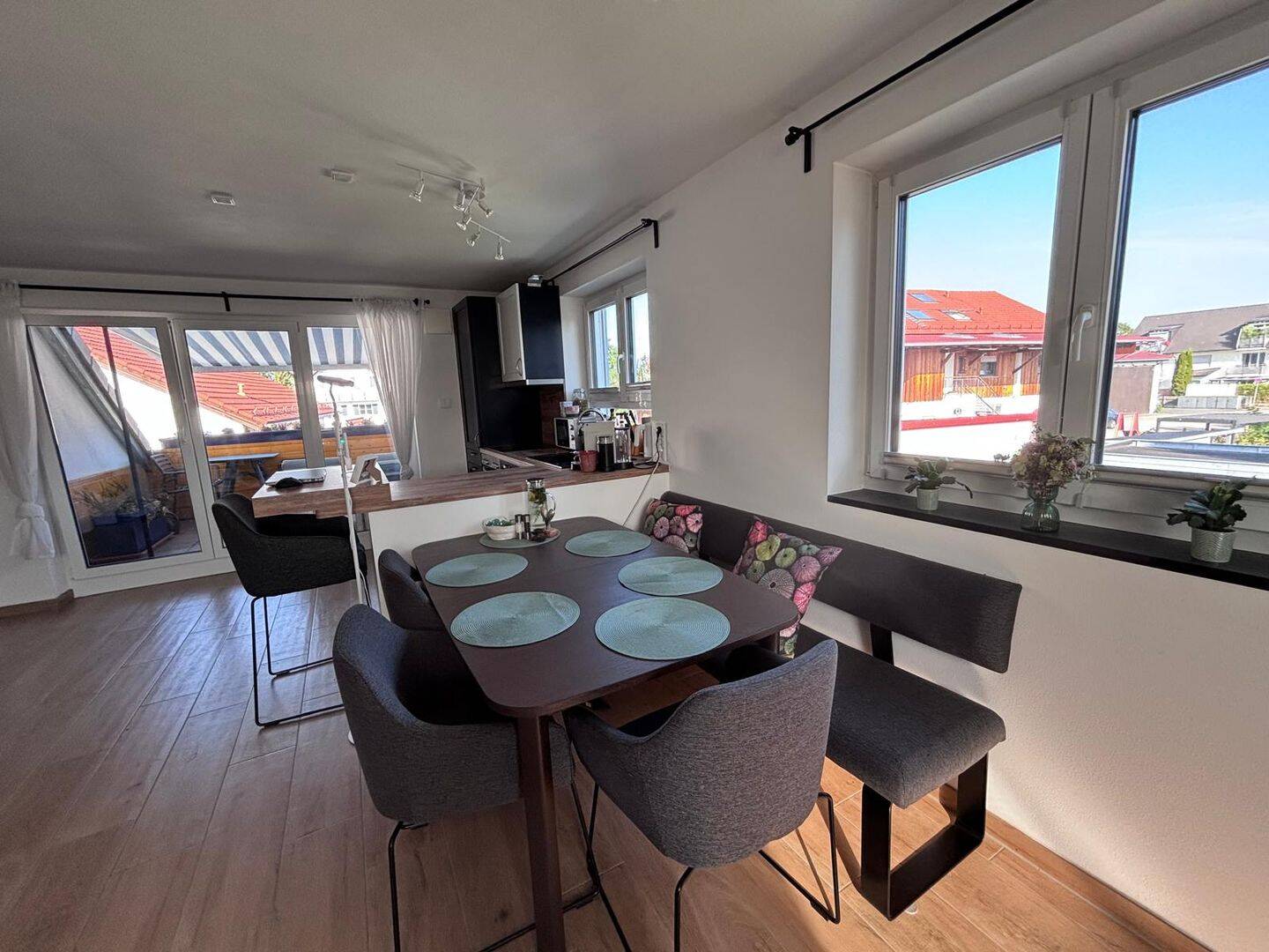 Sehr schöne, neuwertige 3-Zimmer Maisonette Wohnung auf 2 Etagen in Puchheim-Ort m. Balkon & Garage, 82178 Puchheim