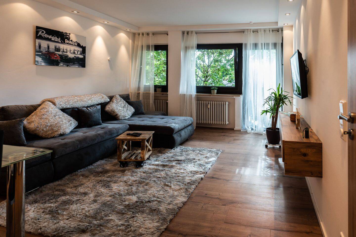 Sonnige, vollständig renovierte 2-Zimmer-(Ferien) Wohnung mit hervorragender Anbindung, Möblierung und hohem Freizeitwert, 90592 Schwarzenbruck
