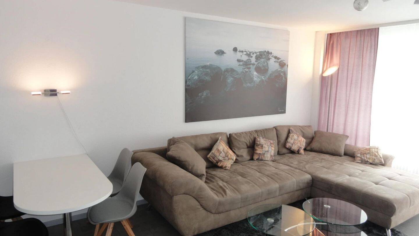 Vollmöblierte 2 Zimmer Wohnung in Bornheim mit Balkon und Skyline-Blick, 60385 Frankfurt am Main (Bornheim Nordend-Ost Ostend)