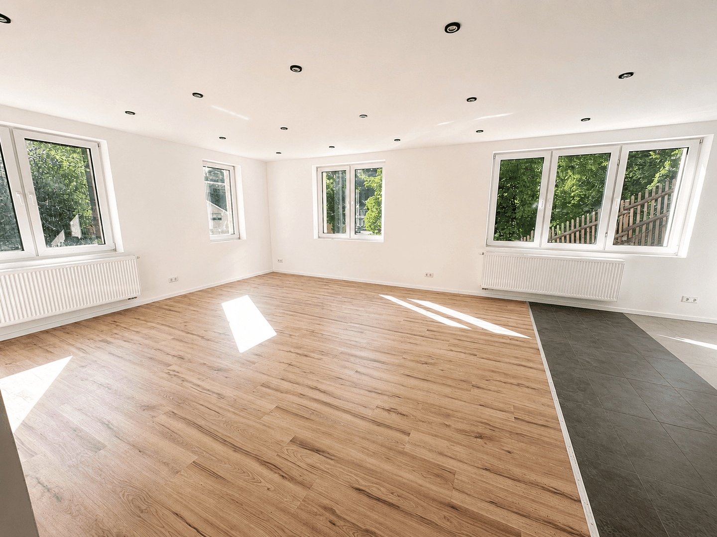 Komfortable Wohnung mit zwei Bädern, drei Zimmern und flexiblem Zusatzraum, 1324 Dresden (Bühlau/Weißer Hirsch Dresdener Heide Loschwitz/Wachwitz)
