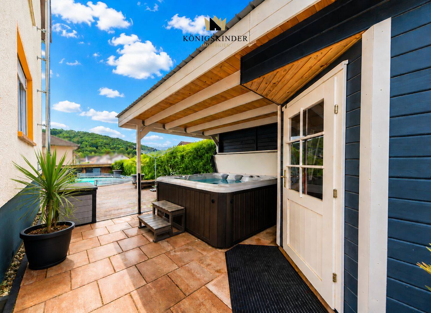 Wenn aus Wohnen plötzlich Urlaub wird. Freistehendes Mehrfamilienhaus mit Sauna, Jacuzzi, Pool uvm., 75203 Königsbach-Stein