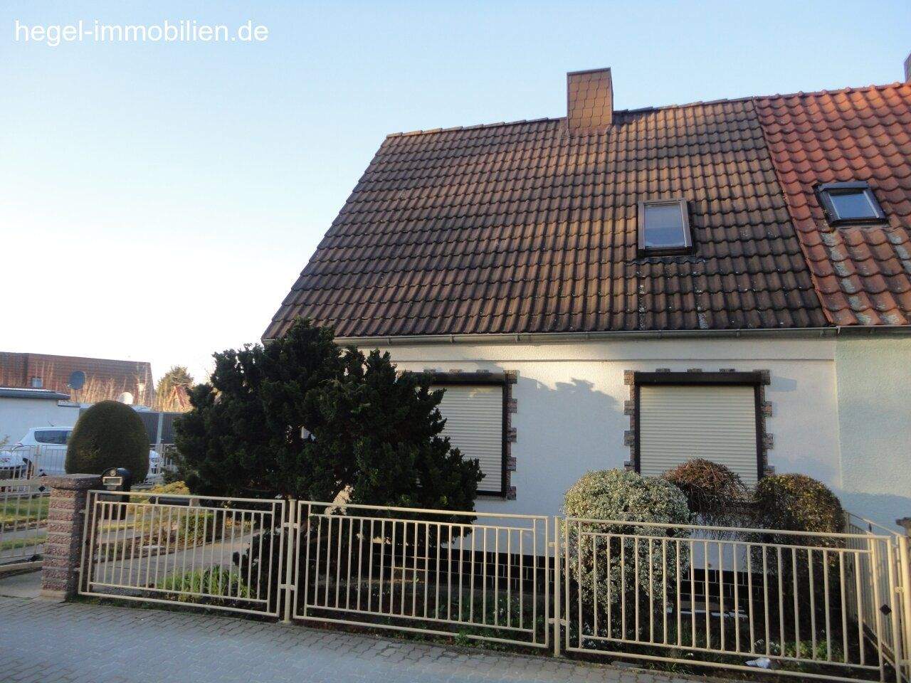Doppelhaushälfte mit Garage und Nebengelass in Wanzleben, 39164 Wanzleben-Börde