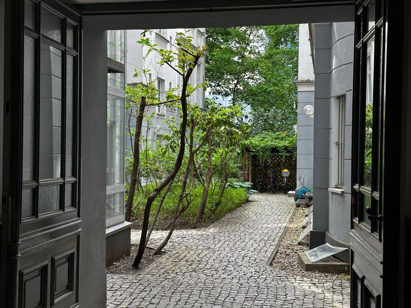 Kompakte vermietete Altbauwohnung Nähe KaDeWe, 10787 Berlin (Charlottenburg-Wilmersdorf Charlottenburg Schöneberg Tiergarten)