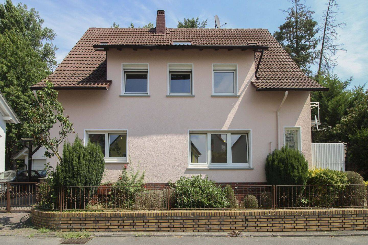 Viel Platz für Generationen – Zweifamilienhaus mit Garten & großem Potenzial in Bad Homburg, 61352 Bad Homburg v.d. Höhe