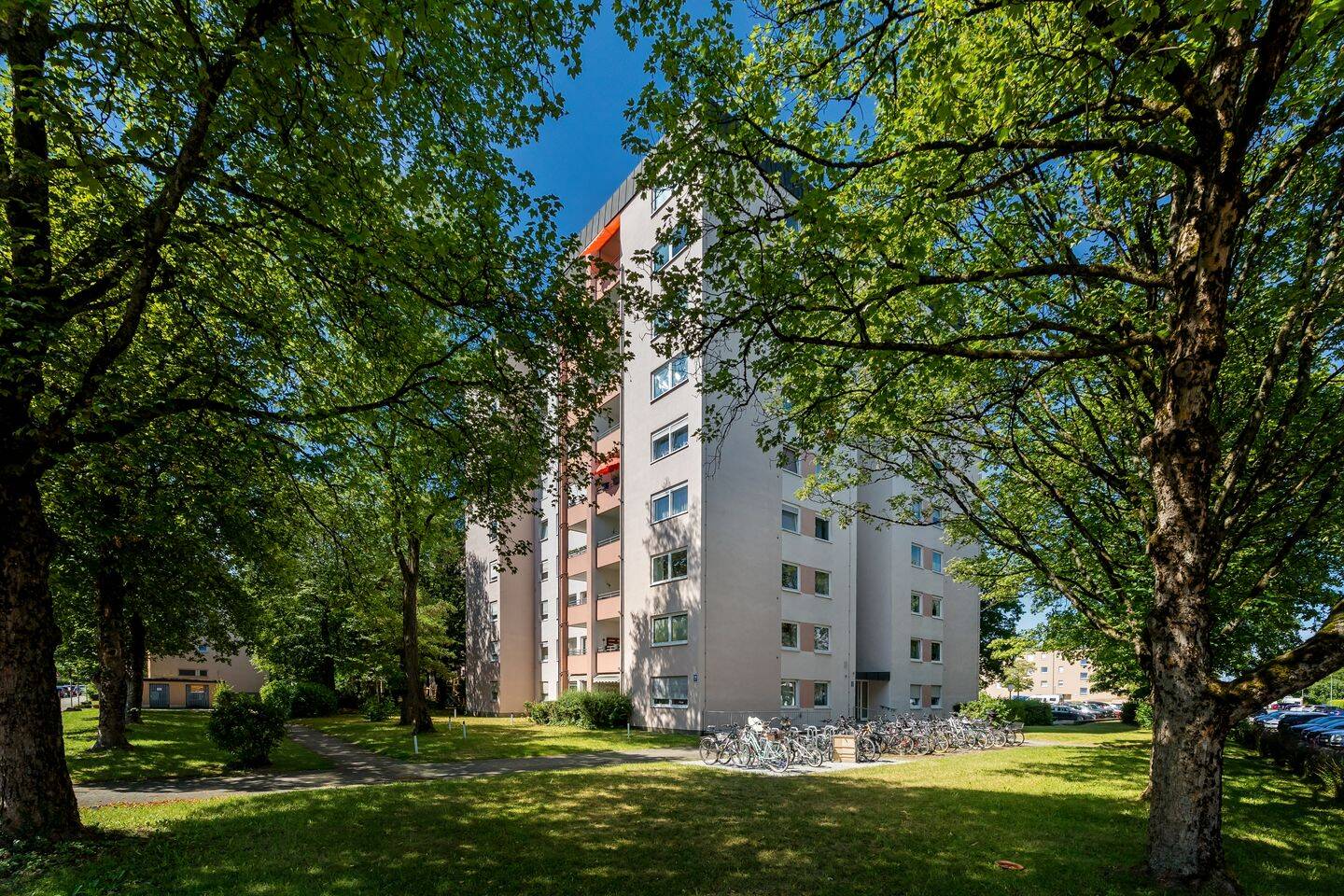 Über den Dächern der Blumenau · 2 Zimmer · 67 m² · Loggia · Fernblick · frei ab 01.11., 80689 München (Hadern Laim Pasing-Obermenzing)