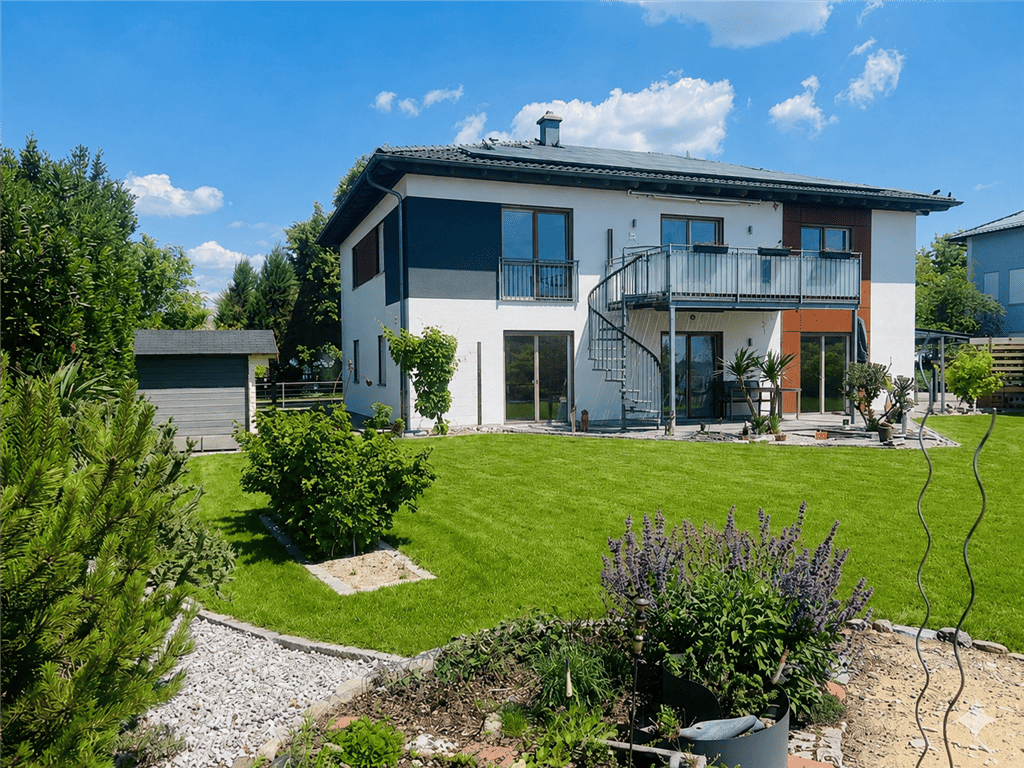 Exklusives Zweifamilienhaus mit Praxis & Feng-Shui-Garten, 94486 Osterhofen
