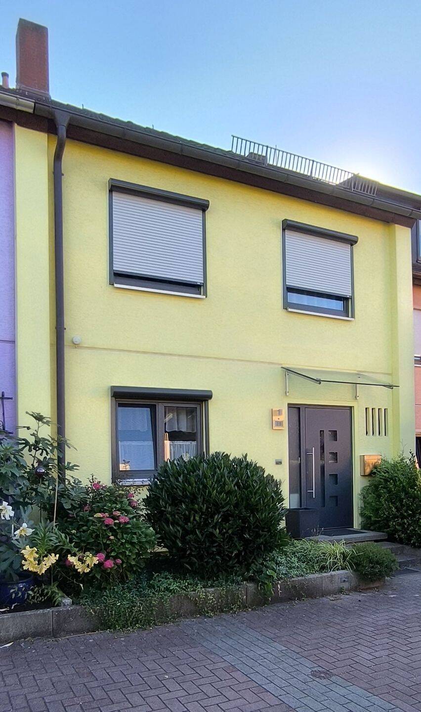 Sehr gepflegtes Reihenmittelhaus zum Kauf, 90471 Nürnberg (Dutzendteich Langwasser Neuselsbrunn Stadion Zollhaus)