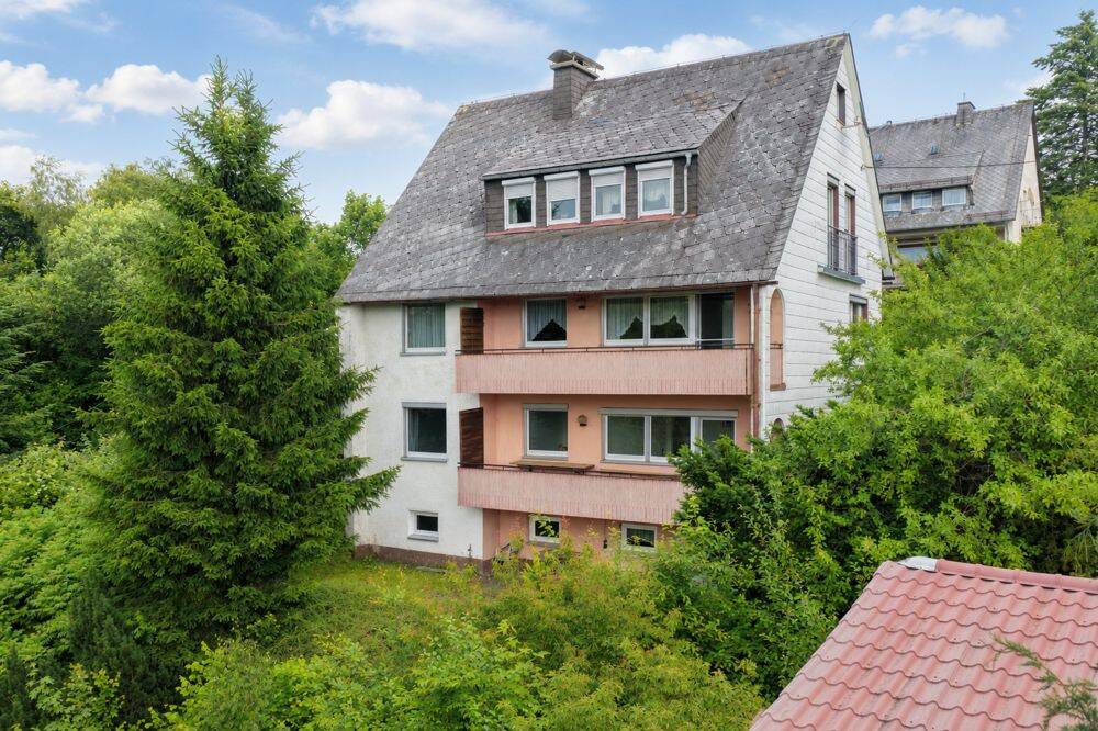 Viel Platz, drei Einheiten und schöner Ausblick – gepflegtes 3-Familienhaus in Grafengehaig, 95356 Grafengehaig