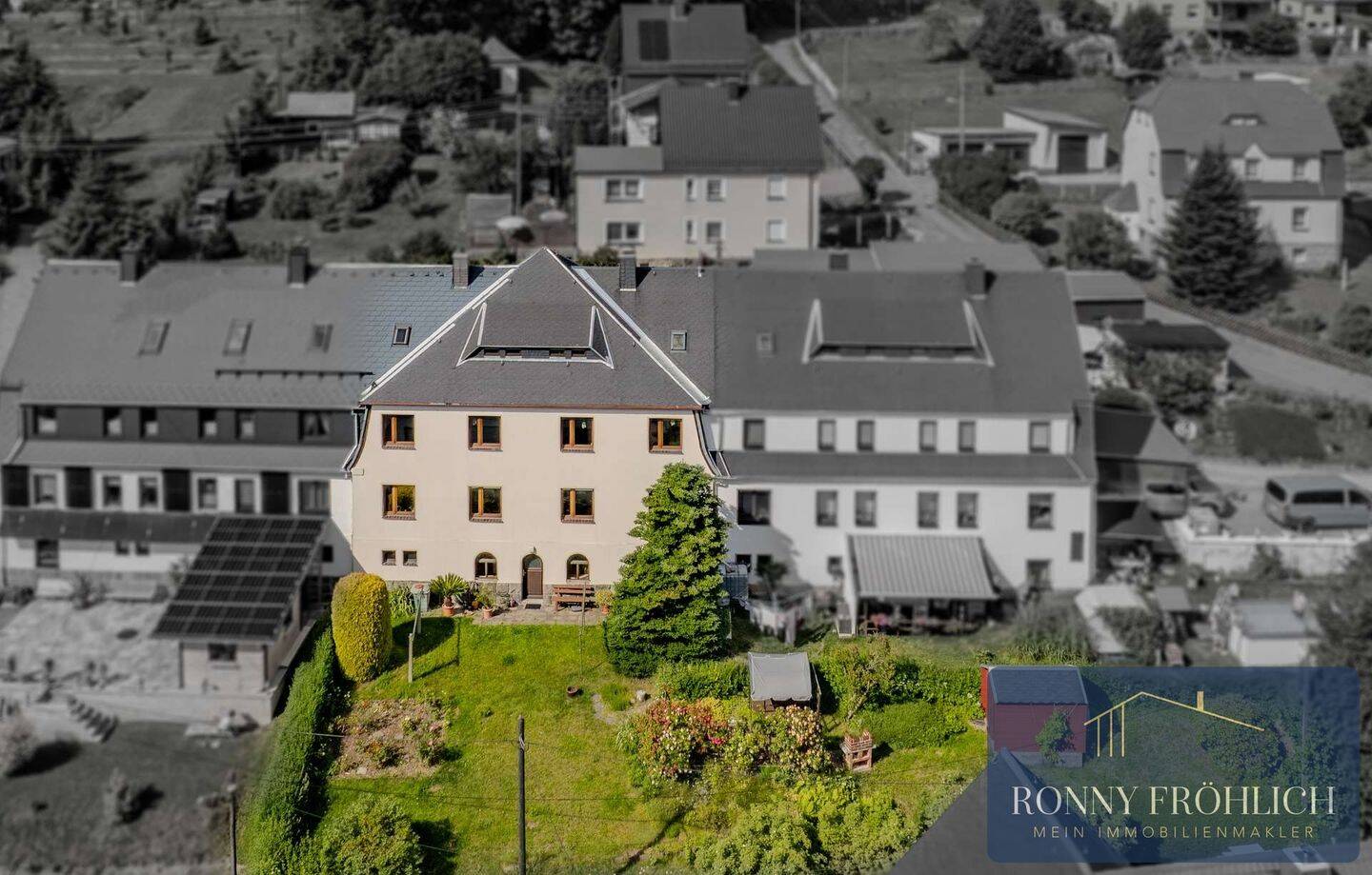 Attraktives Mehrfamilienhaus mit 4 Wohneinheiten, Garten und Entwicklungspotenzial in 09392 Auerbach, 9392 Auerbach