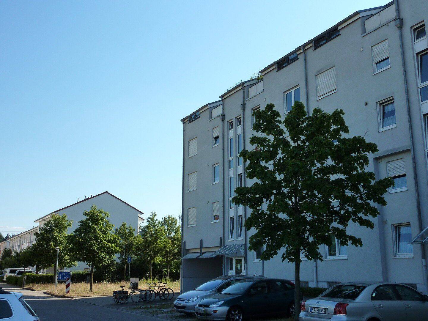 Lichtdurchflutete Dreizimmerwohnung in ruhiger Lage beim Badeniaplatz von Privat, 76189 Karlsruhe (Daxlanden Grünwinkel Knielingen Mühlburg Oberreut)