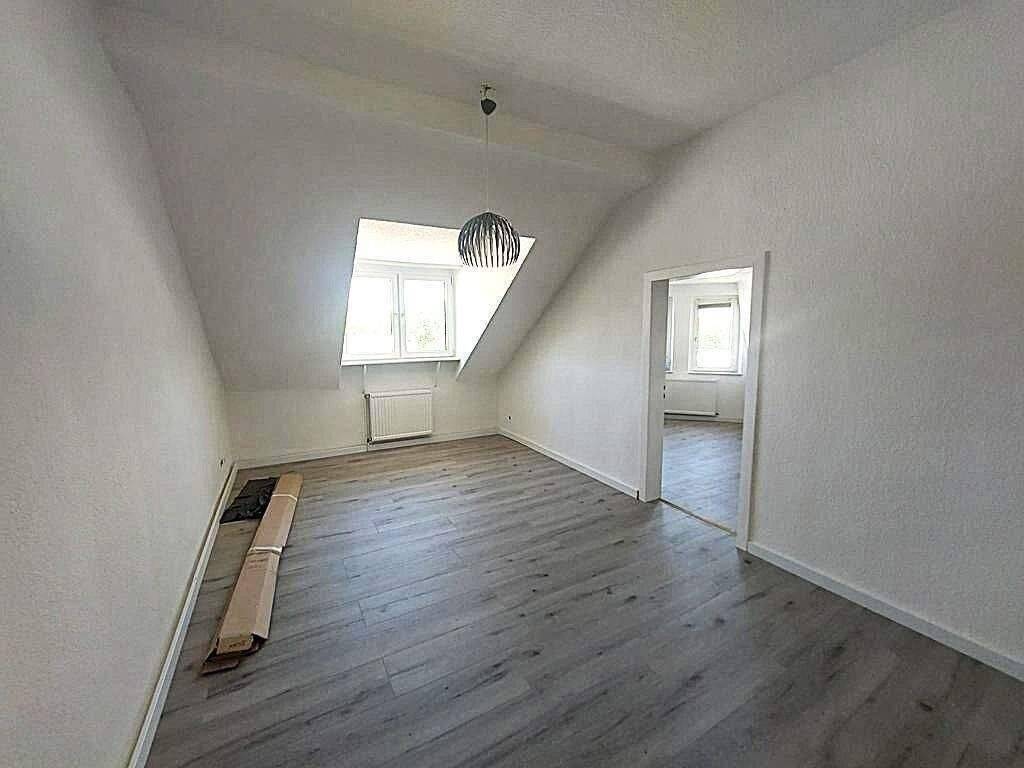 Essen-Rellinghausen schöne 2,5 R. DG Altbauwohnung, 45134 Essen (Bergerhausen Bredeney Rellinghausen Stadtwald)