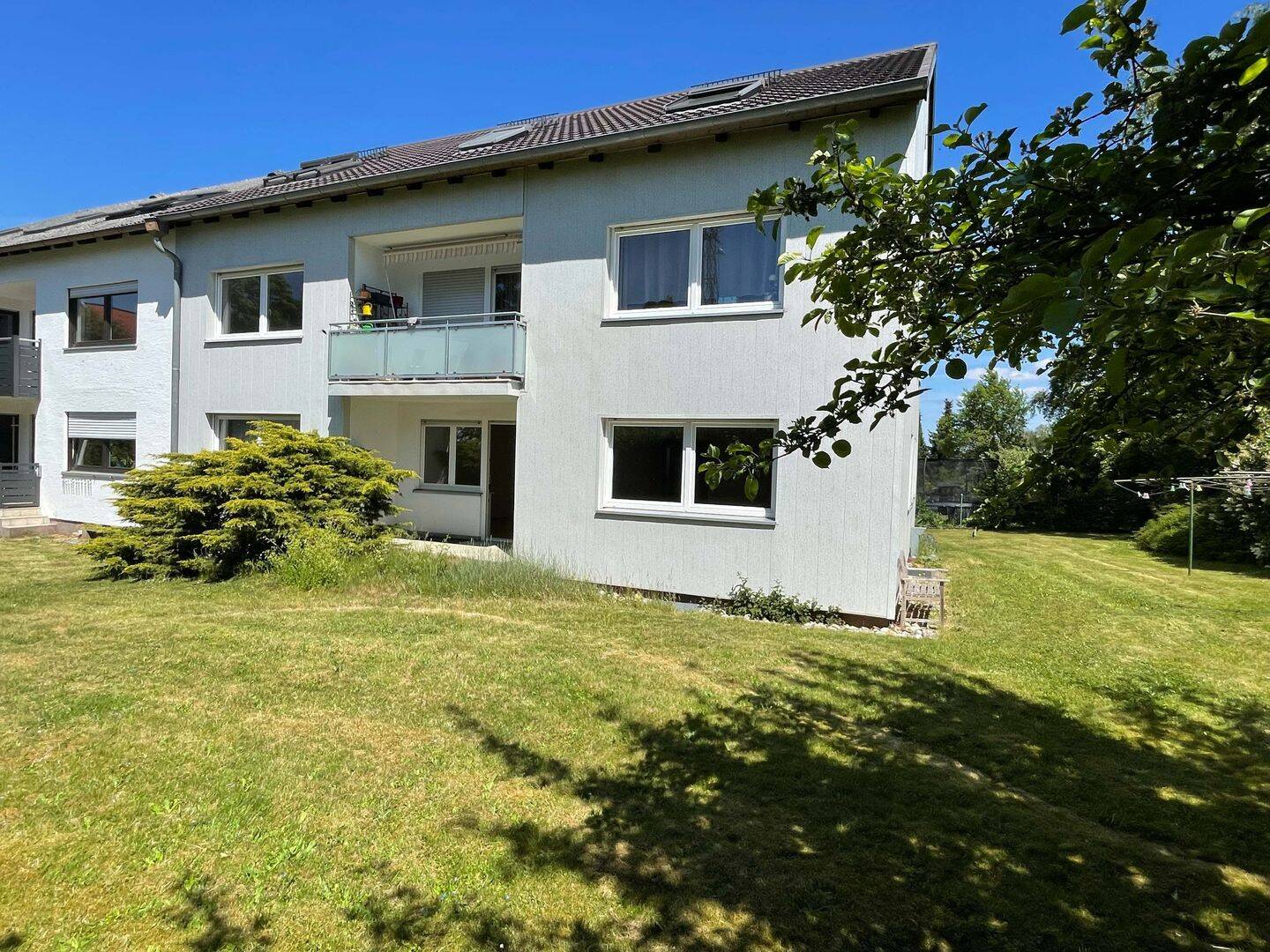Mehrfamilienwohnhaus mit 6 Wohneinheiten – 2 Wohnungen frei beziehbar!, 93051 Regensburg (Galgenberg Großprüfening-Dechbetten-Königswiesen Kumpfmühl-Ziegetsdorf-Neuprüll)