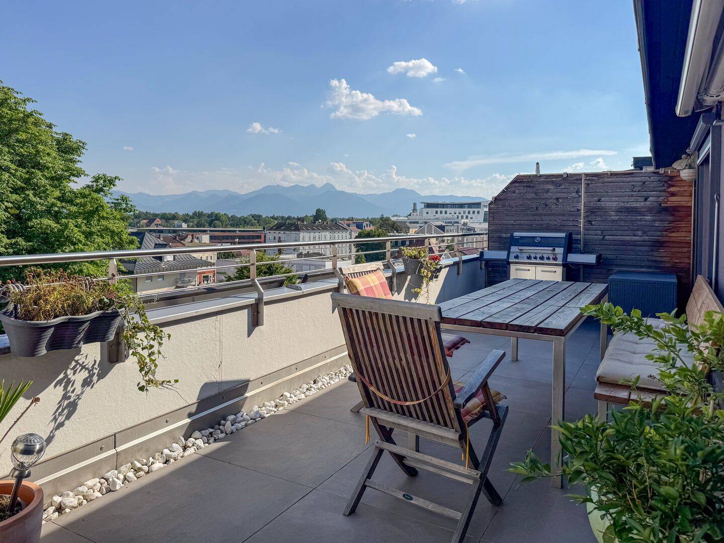 Ein Zuhause, das keine Wünsche offenlässt – Dachgeschosswohnen mit Traumblick!, 83022 Rosenheim (Happing Innenstadt Ost Süd West)