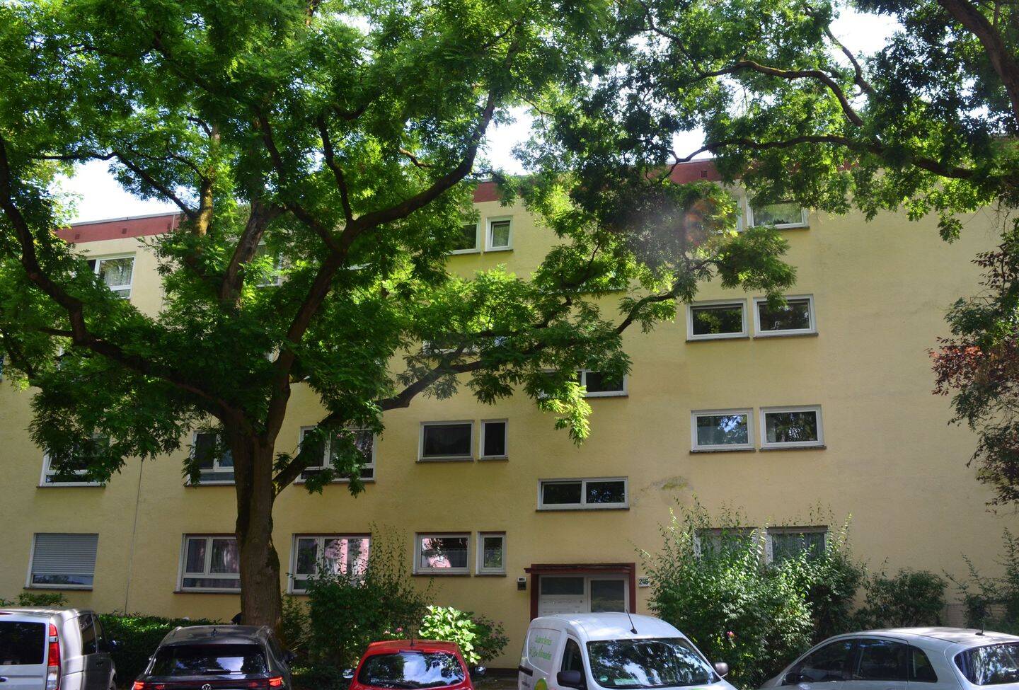 WG – Provisionsfreie 4-Zimmer-Wohnung in der Frankfurter Nordweststadt, geeignet für eine 3er-WG, ab sofort zu vermieten., 60439 Frankfurt am Main (Heddernheim Kalbach Niederursel Praunheim)