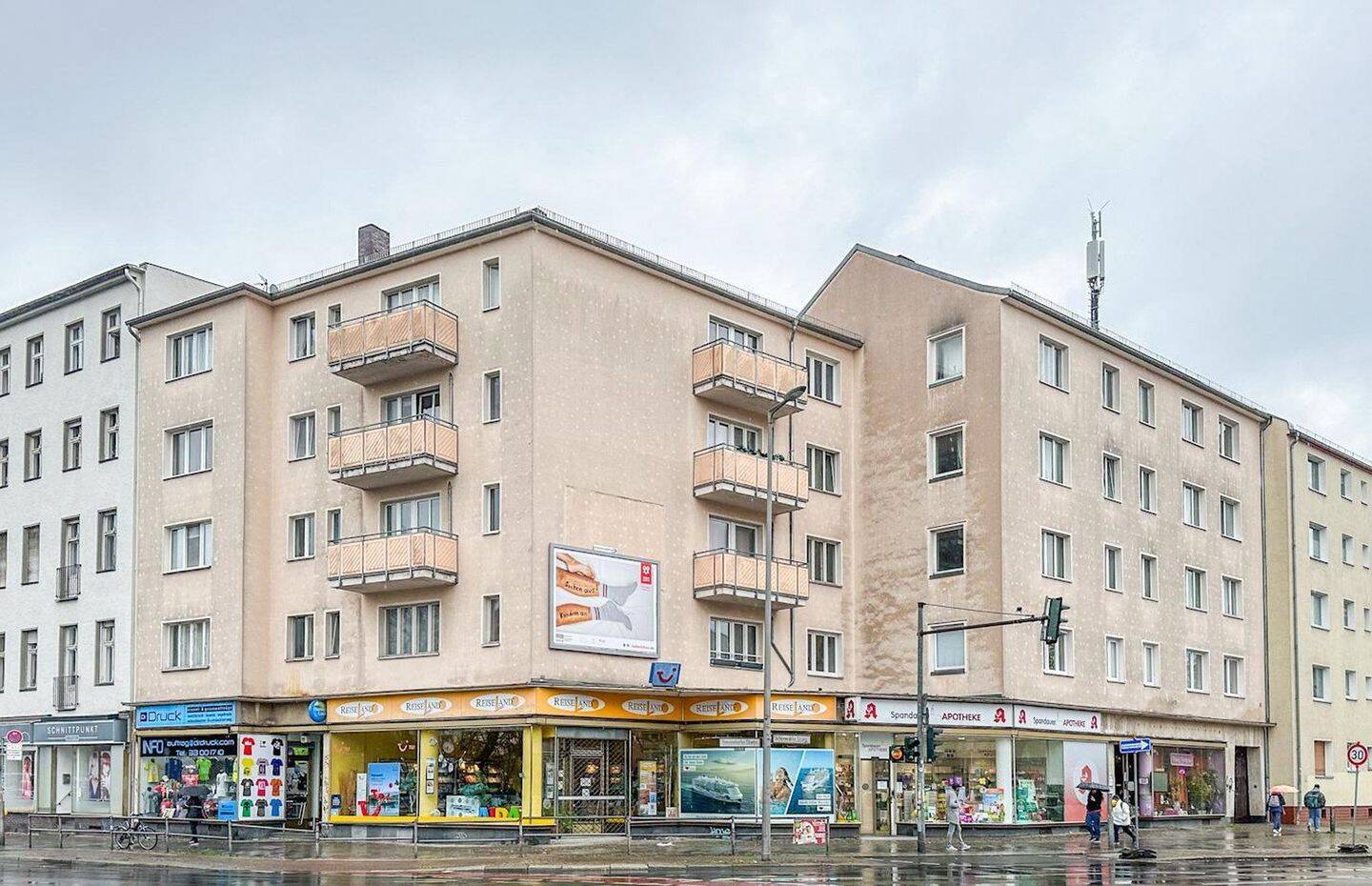 Komplett sanierte 1-Zimmerwohnung mit Balkon gegenüber des Wröhmännerparks, 13585 Berlin (Spandau Falkenhagener Feld Hakenfelde)
