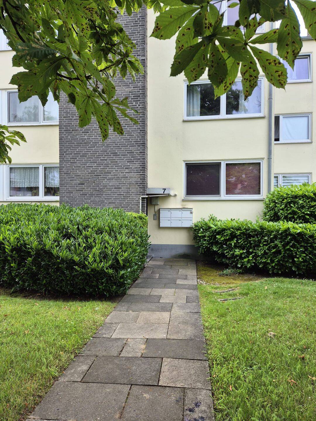 Sehr helle 4 Zimmer-Wohnung mit Balkon in bester Lage, 47807 Krefeld (Dießem/Lehmheide Fischeln)