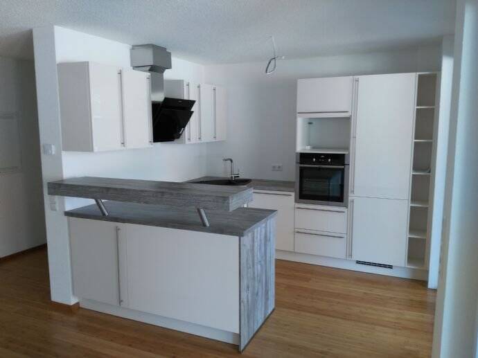 Neubau-Wohnung miit Fußbodenheizung, Neu-Marken-Einbauküche, Parkettboden, Groß-Balkon, Tiefgarage, Kellerraum,, 78056 Villingen-Schwenningen