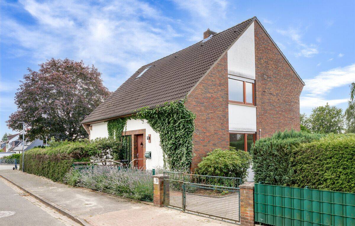 Gepflegtes 1-2-Familienhaus in Nebenstraße in Burgdamm, 28717 Bremen (Burgdamm Lesum Sankt Magnus)