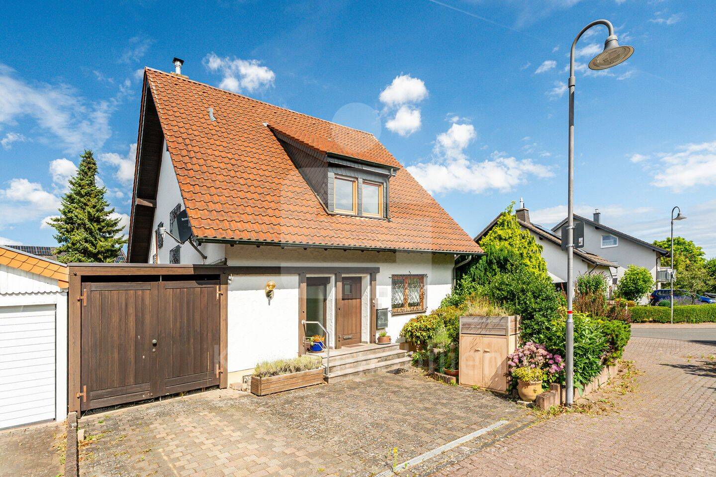 Freistehendes Haus mit großzügigen Räumen und Kachelofen., 53347 Alfter