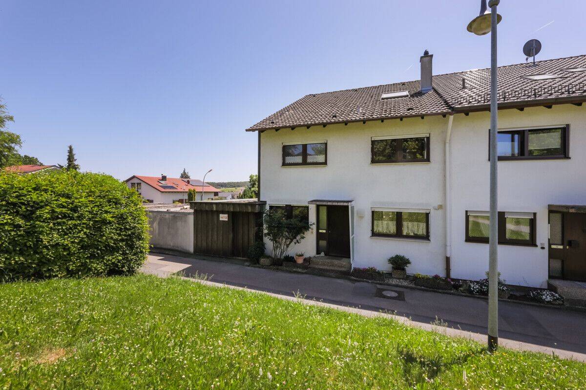 **Familienglück auf vier Ebenen – Großzügige Doppelhaushälfte mit Einliegerwohnung!**, 75417 Mühlacker