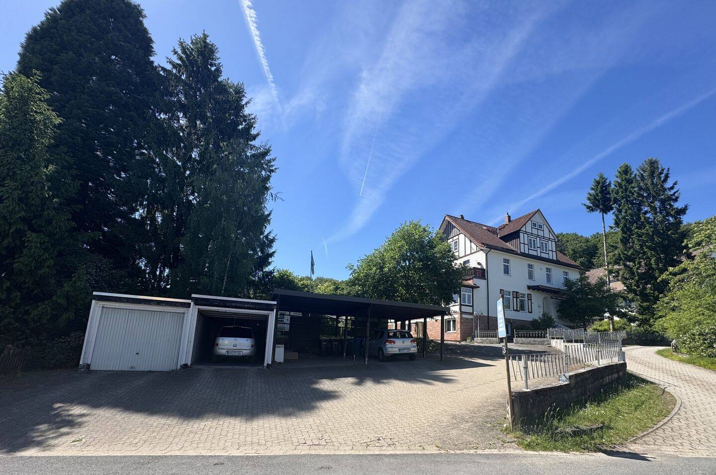 Bad Sachsa: 8,91 % Rendite: 6-Parteienhaus mit 2 Garagen und 2 Carportstellplätzen, 37441 Bad Sachsa
