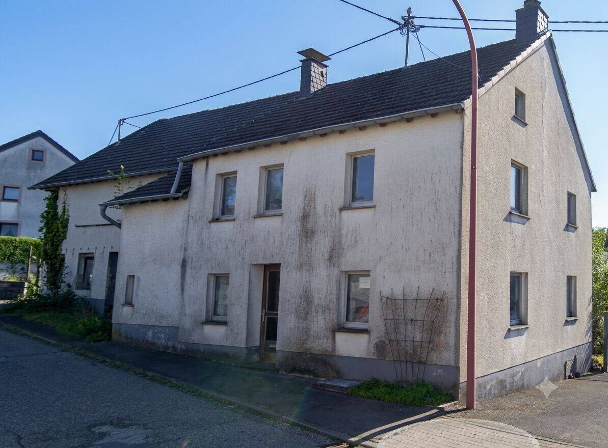 Zur Zwangsversteigerung kommt dieses bebaute Grundstück in Dreis-Brück, 54552 Dreis-Brück