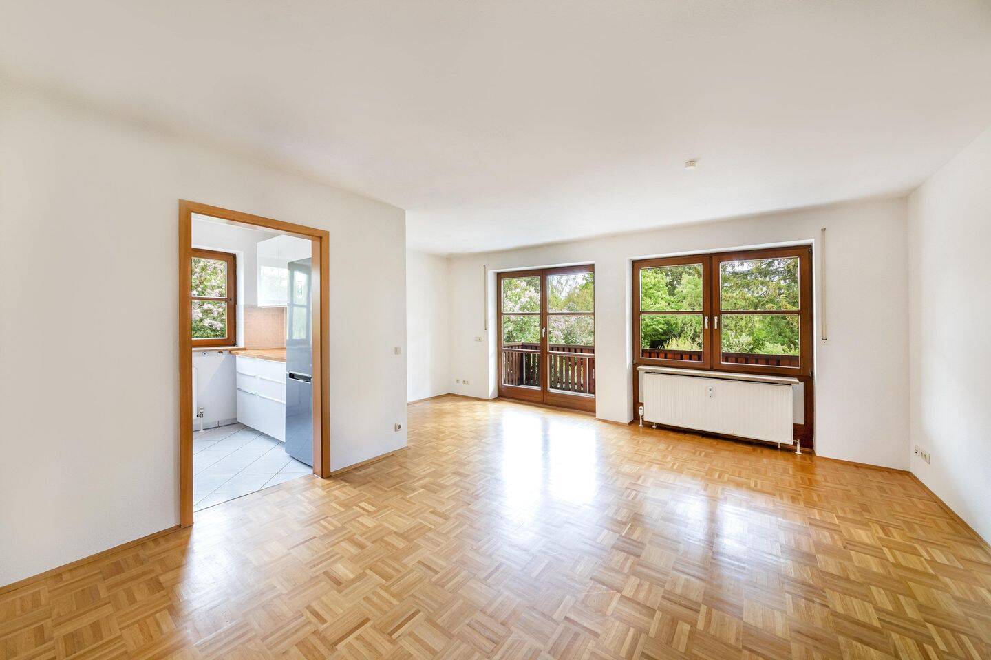 Helle 3,5-Zimmer-Wohnung mit Balkon und privatem Gartenanteil, 81249 München (Allach-Untermenzing Aubing-Lochhausen-Langwied Pasing-Obermenzing)