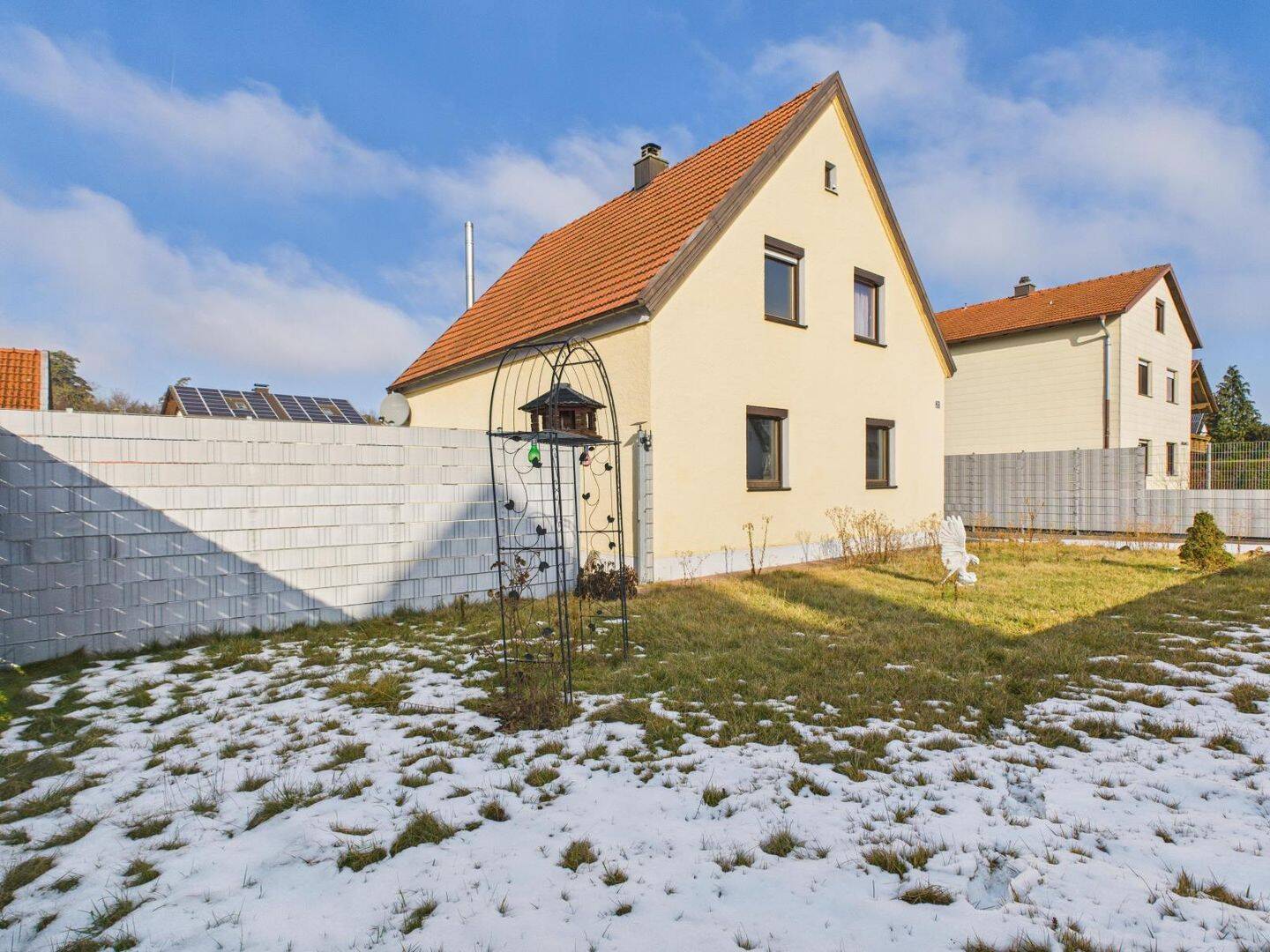 Sanierungsbedürftiges Einfamilienhaus mit großem Grundstück und viel Potenzial in ruhiger Lage, 84518 Garching a.d. Alz